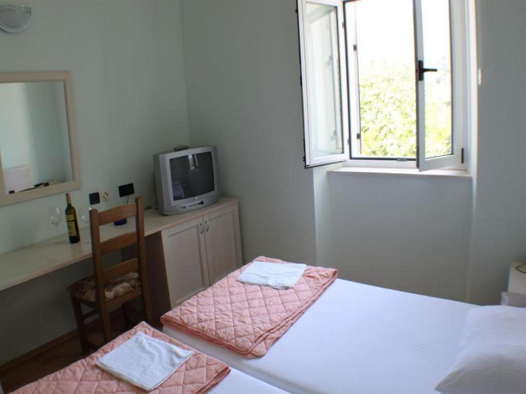 Guesthouse Aurora Трпань Экстерьер фото